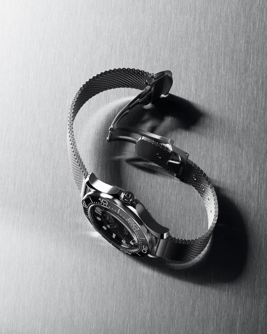 Omega-Seamaster “007 edition” Black White